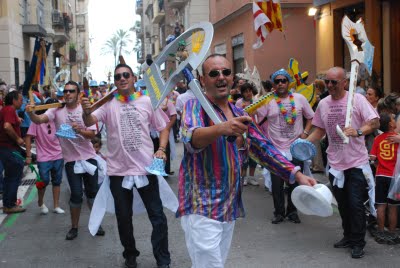 Coros desfilando en los barrios de la Barceloneta